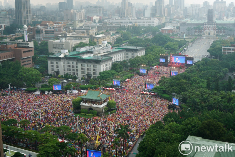 韓國瑜總統造勢現場，主辦單位聲稱已超過20萬人。   圖：張良一 / 攝