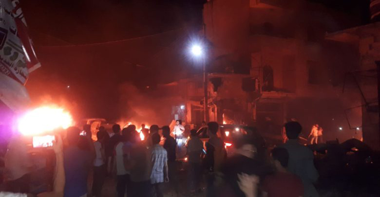 敍利亞阿薩茲市中心的Al-Mutayam清真寺在晚禱後突然發生爆炸，14名人當場被炸死。   圖：翻攝自敘利亞人權觀察組織