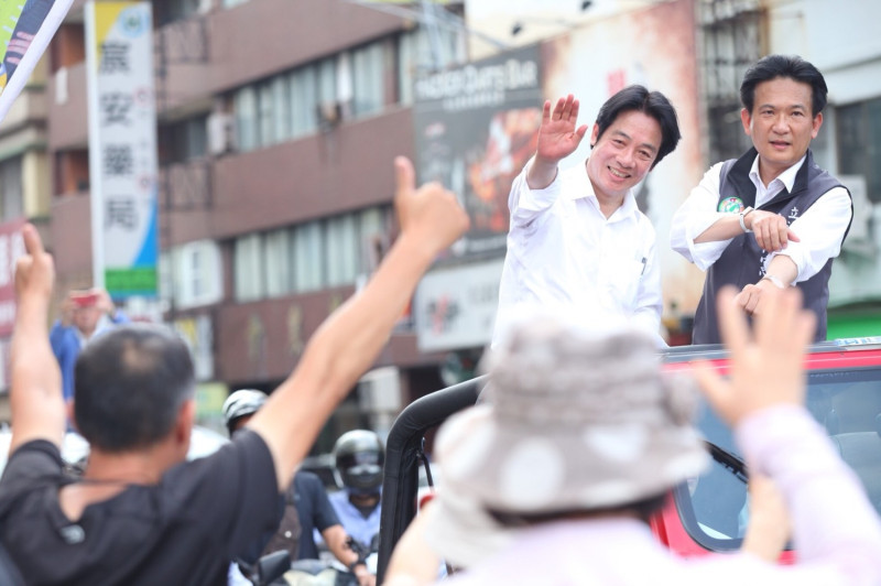 民進黨總統初選參選人賴清德今日領著「壯大台灣車隊遊行」從屏東出發，一路北上掃街到高雄、台南地區。   圖：賴清德競選辦公室提供
