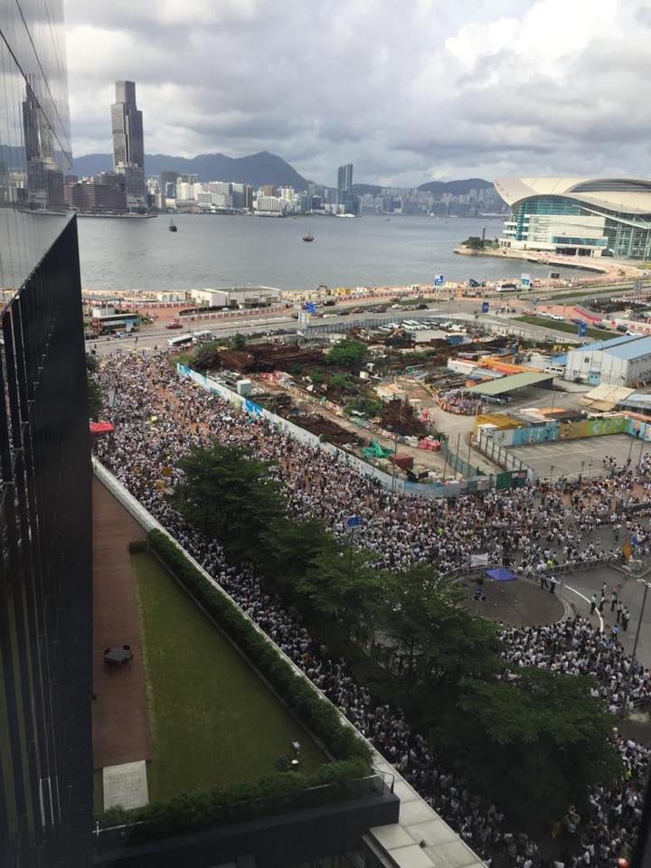 香港9日反送中遊行吸引103萬人走上街頭，成為國際矚目焦點。   圖：翻攝自香港民間人權陣線臉書