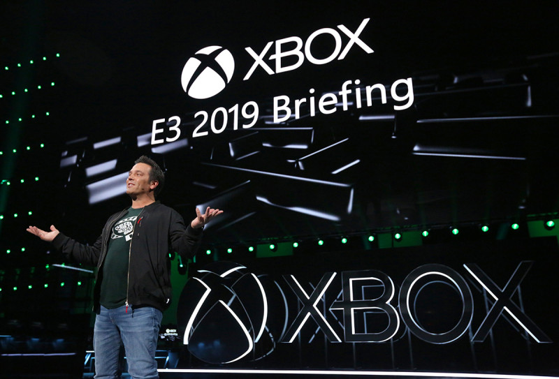在E3展前記者會上，微軟遊戲執行副總裁Phil Spencer上台說明。   圖：微軟提供