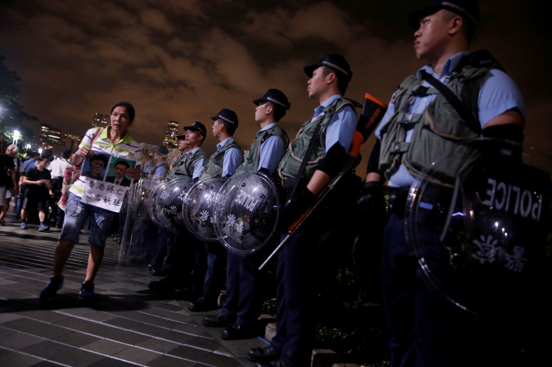 香港反送中至今已抗爭五個月，港府遲遲不正面回應五大訴求，任由港警以暴行鎮壓。   圖：達志影像/路透社 (資料照片)