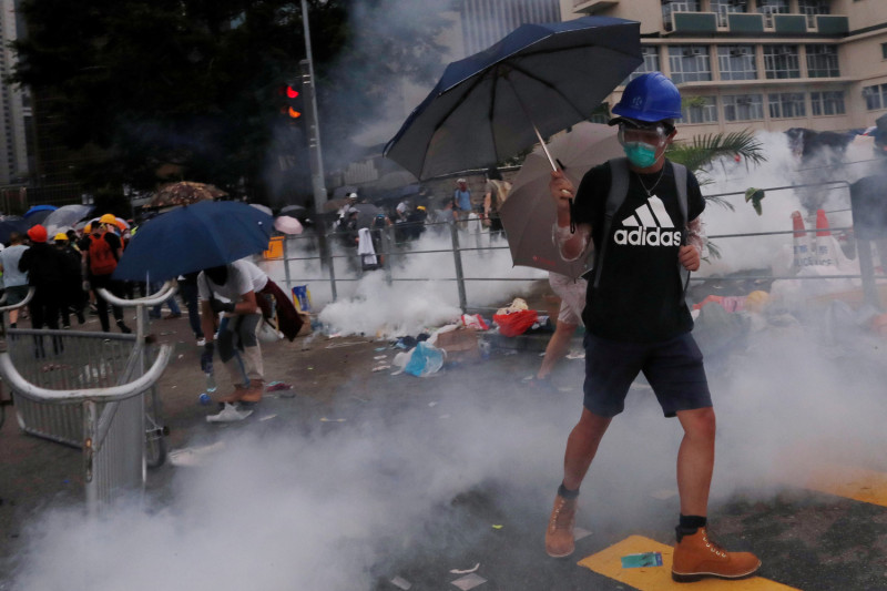 香港「反送中」抗爭未平息，8日更有示威者在中環站縱火。   圖：達志影像/路透社（資料照）