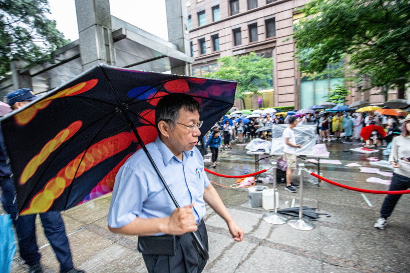 台北市長柯文哲待沒多久後，就離開現場。   圖：民眾 / 提供