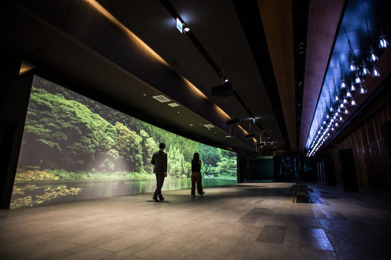 5樓全新的「驚艷台灣展區」，超大螢幕展現台灣之美。   圖：台北101／提供