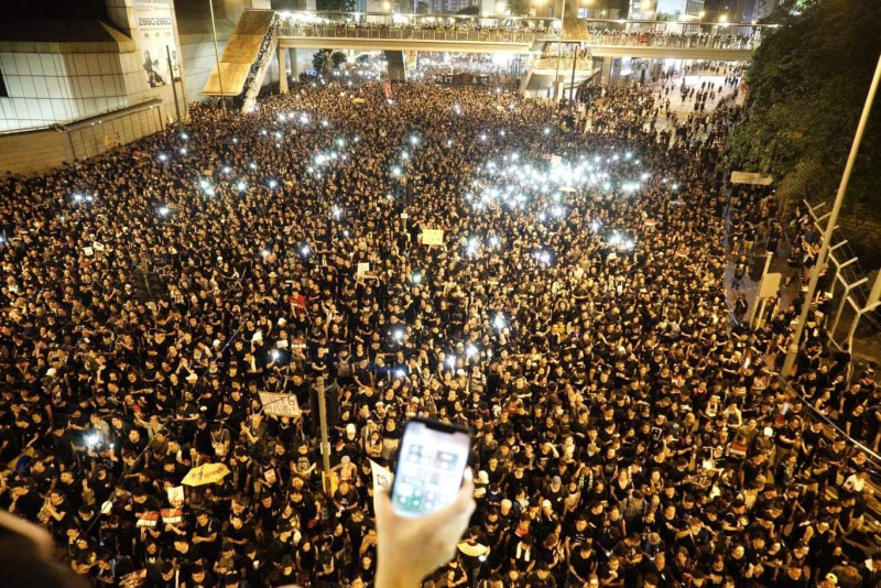 香港616黑色大遊行吸引超過200萬人走上街頭，要求港府撤回《逃犯條例》條訂，已成全球矚目。   圖：新頭殼資料照片/張良一攝