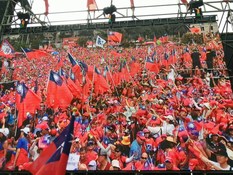 台中挺韓大會下午3點時，會場已湧入超過2萬人。   圖：唐復年/攝