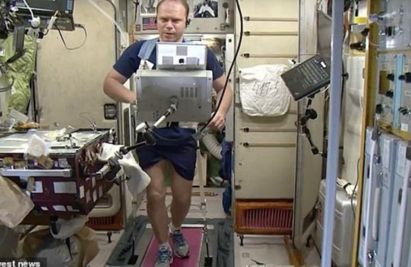 太空人在無重力狀態中，想要勃起都很困難。   圖：翻攝自DailyMail