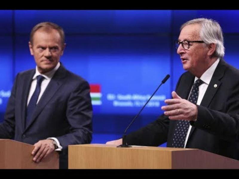 歐洲理事會主席圖斯克（Donald Tusk，左）將與歐盟執委會主席榮科（Jean-Claude Juncker，右）出席G20峰會，根據公布行程，圖斯克將在26日峰會召開前特別前往廣島及長崎，參觀原爆紀念館、在紀念碑為受害者獻花及與原子彈倖存者會面等。   圖：翻攝自Youtube