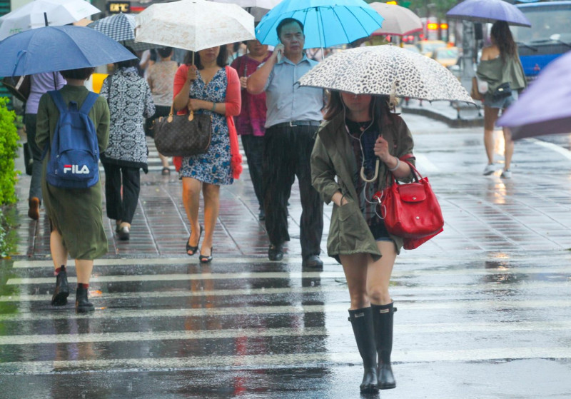 明天各地仍有短暫雨。   圖／NOWnews資料照