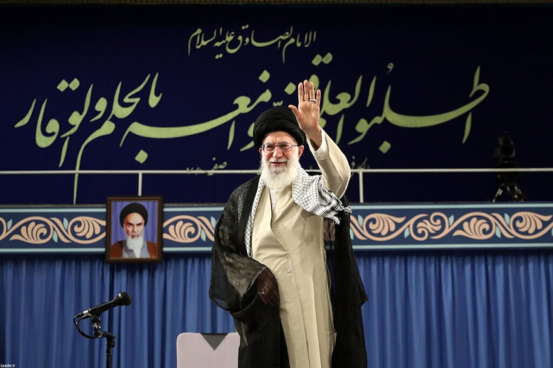 哈米尼是伊朗最高精神領袖，對於美方喊話談判，表示已不再相信。   圖：翻攝哈米尼官網