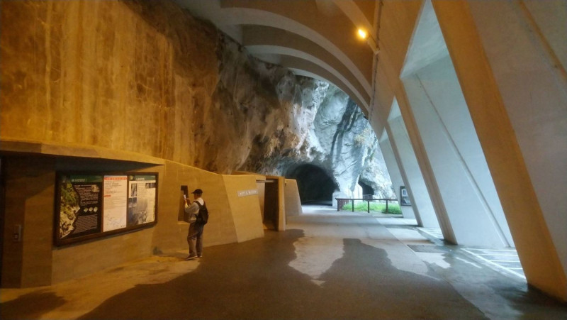 新建的景觀明隧道有助於保護遊客安全。   圖：太管處官網／提供
