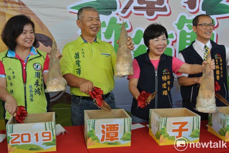 副市長楊瓊瓔歡迎大家踴躍參加竹筍節活動。   唐復年/攝