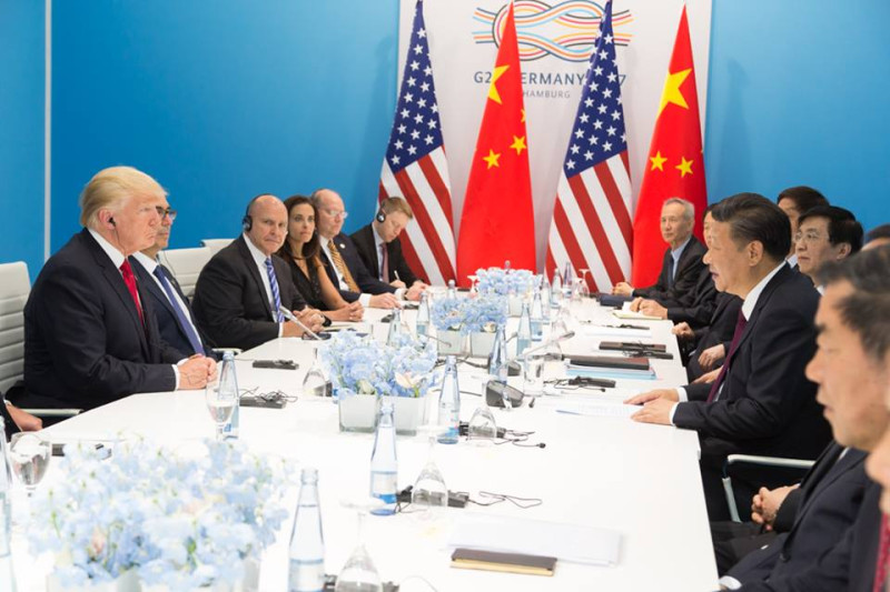 美國總統川普（左）與中國領導人習近平（右二）在2017年G20上雙邊會談，如今2人又將在日本舉行的G20高峰會上再度會談。   圖：翻攝自美國白宮臉書/Shealah Craighead