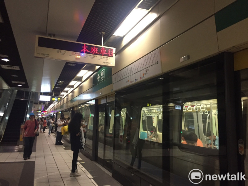台北捷運公司昨（6）日宣布的忠誠度分級回饋方案引來新北市交通局的不滿，認為北捷應暫緩實施新方案。   圖：閻芝霖／攝