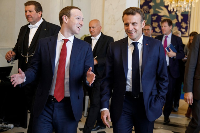 臉書創辦人祖克柏與法國總統馬克宏數度會面後，臉書同意交出疑似發布仇恨言論的法國用戶身分資料。   圖：翻攝Mark Zuckerberg臉書