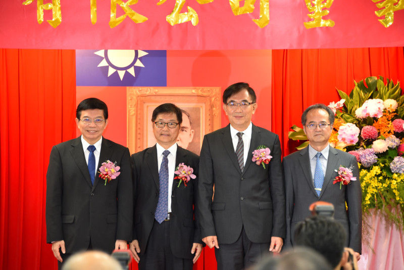 王國材今早出席中華郵政公司新任董事長就任典禮。   圖：交通部／提供