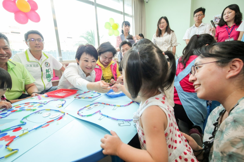 台中市長盧秀燕力推四年內親子館「雙倍增」，要讓親子享受最好的設施及服務。   圖 : 台中市政府/提供