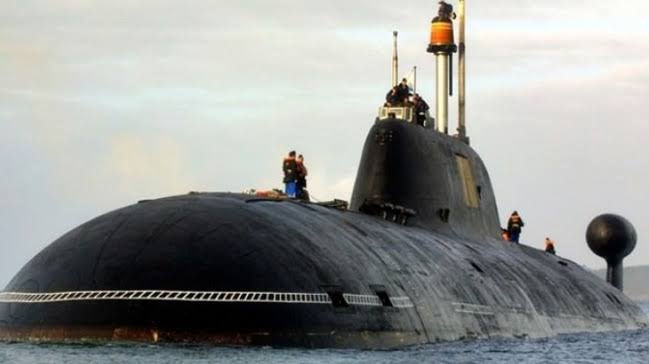 發生火災意外的潛艇疑似是俄羅斯AS-12核動力潛艇，有獨特的球形構造設計，外傳可以潛到6000公尺的深度。   圖：翻攝自環保人士Orhan Ergezer ‏推特