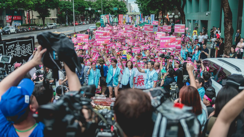 長榮空服員罷工至今已經 14 天。   圖／桃園市空服員職業工會提供