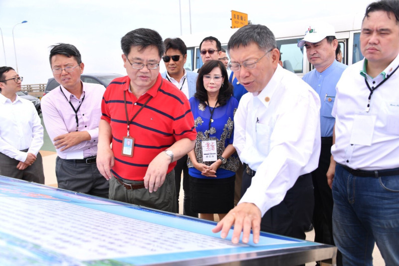 台北市長柯文哲參訪洋山深水港。   圖：北市府 / 提供