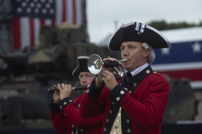 美國海軍陸戰隊軍樂團團員在國慶活動演出，神情專注認真。   圖:美聯社/達志影像