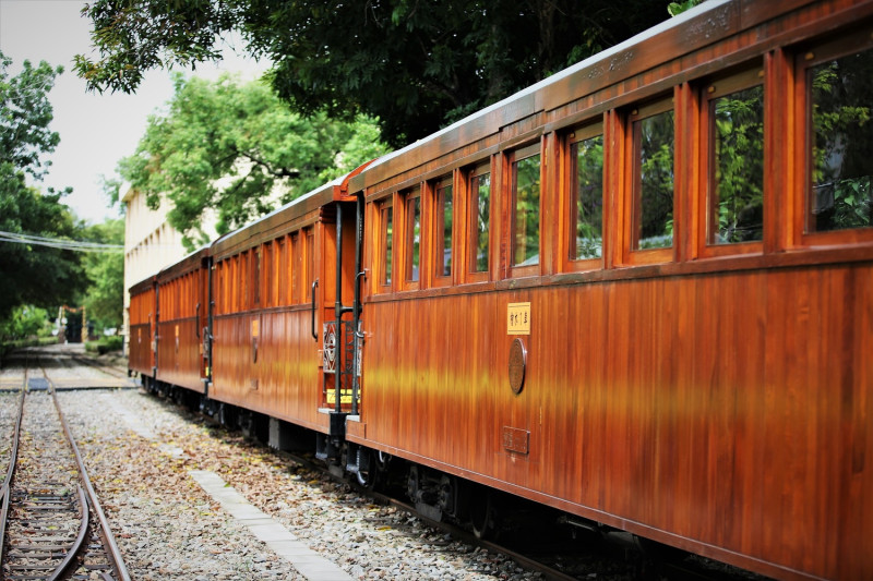 全台唯一檜木列車，只有在阿里山搭得到！   圖：阿里山林業鐵路及文化資產管理處網站／提供