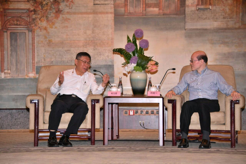 台北市長柯文哲（左）與中國國台辦主任劉結一（右）會面。   圖：台北市政府 / 提供