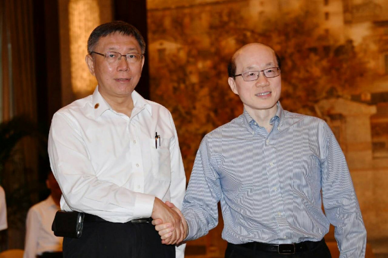 台北市長柯文哲（左）與中國國台辦主任劉結一（右）會面。   圖：台北市政府 / 提供