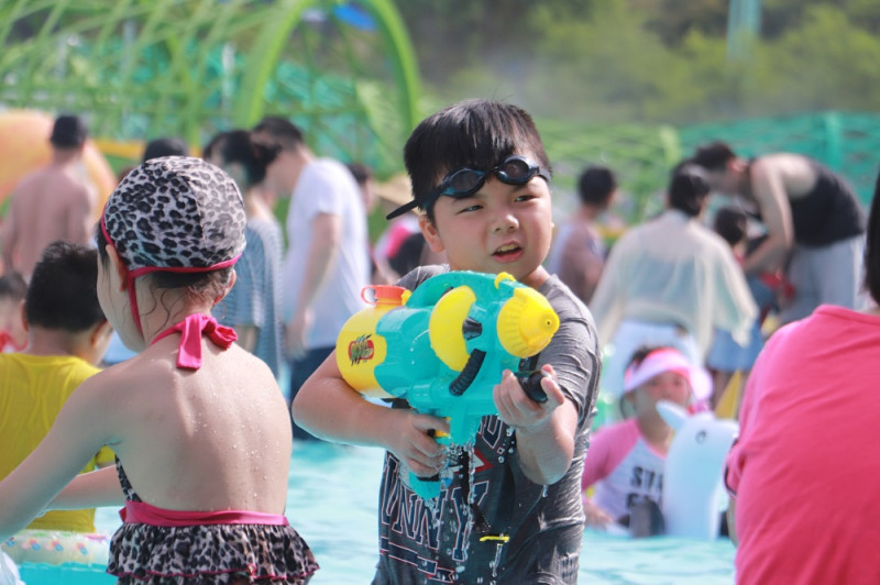 宜蘭童玩節是每年親子戲水等觀光旅遊的知名活動。   圖：宜蘭國際童玩藝術節官網／提供（資料照）