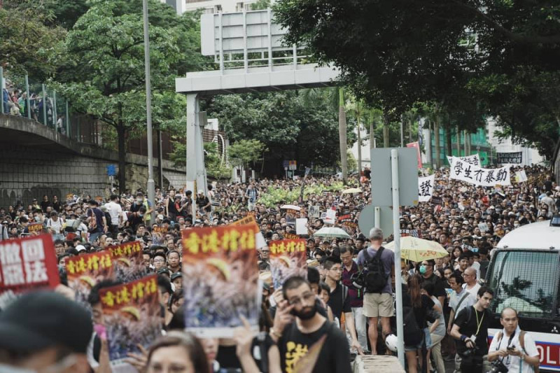 香港民眾今（7）日再度發起大遊行，起點為「尖沙咀梳士巴利花園」，行經九龍公園徑、廣東道、柯士甸道，以高鐵西九龍站為終點。    圖：翻攝自香港眾志臉書