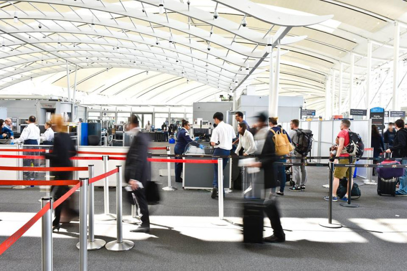 隨著國際旅行遊客人數暴增，加拿大多倫多皮爾遜機場將測試以手機取代護照的無紙化旅行。   圖：翻攝多倫多皮爾遜機場臉書