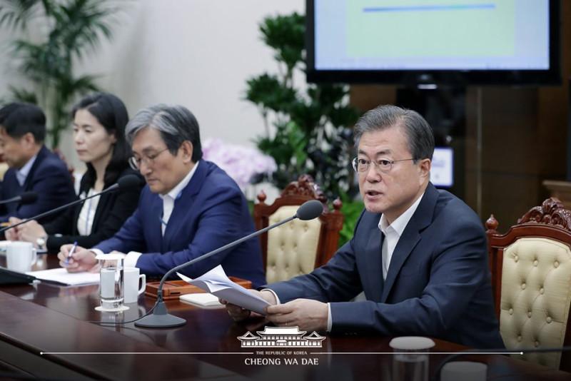 韓國法務部長提名人曹國，與總統文在寅有許多相似之處。   圖：翻攝青瓦台臉書 (資料照片)
