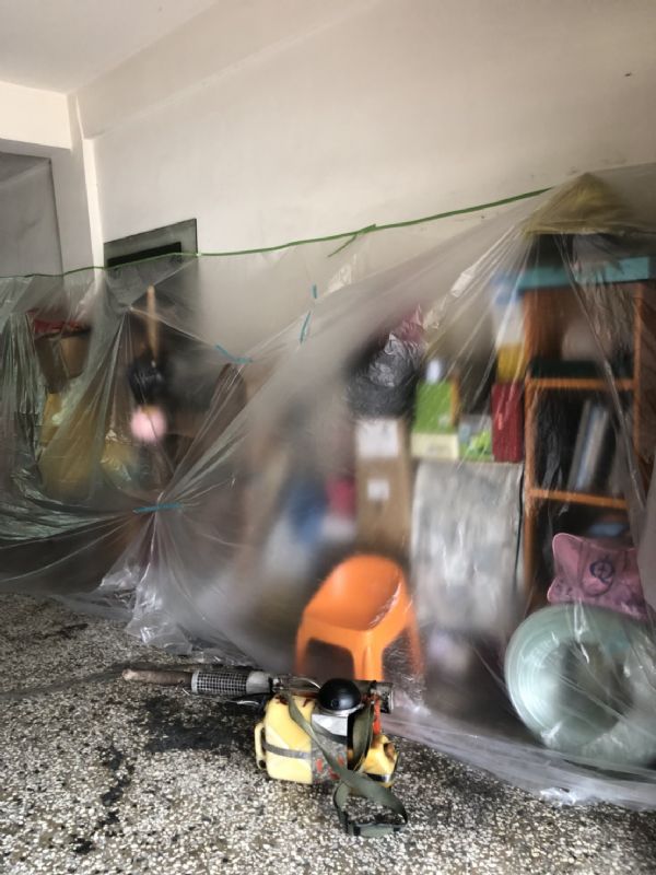 台南市政府呼籲戶內化學防治時不要過度包覆，以避免成蚊躲避在內。   圖：台南市政府衛生局／提供