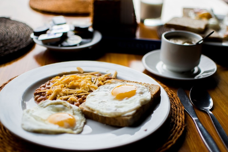 早餐吃錯恐肥胖？營養師神揪「 3 大高熱量」組合。   圖／取自 Pixabay