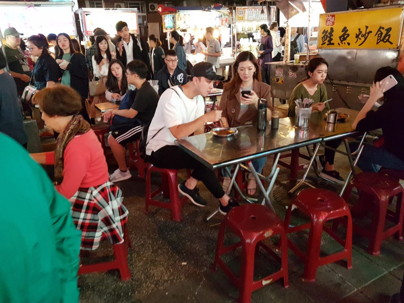 寧夏夜市環保餐具使用情形。   圖：台北市政府／提供
