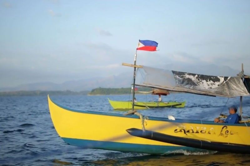 菲律賓漁民抱怨，中國海岸警衛隊不時騷擾，不讓漁民進入潟湖捕魚。   圖：翻攝自菲律賓前眾議員Neri Colmenares臉書