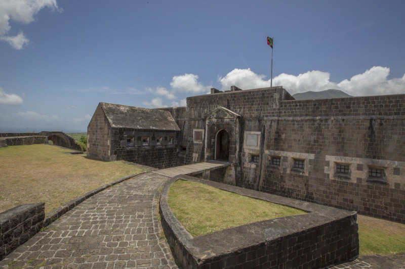 硫磺山要塞國家公園的建築布局糅合英國要塞與加勒比海地區的風格，成為17、18世紀城堡的典型範例，1999年被列為世界文化遺產。   圖：翻攝自蔡英文推特