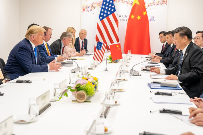 美中貿易談判6月在G20短暫面對面，川普（左）與習近平（右）各有立場。   圖：翻攝自美國白宮臉書
