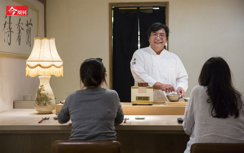 「小林日本料理」經營者林振昌國中畢業後，就赴台中當起學徒。當時不曾踏上日本一步的他，靠著偷學、自學，加上不斷、不斷地苦練，如今，他已是台北最出色的日本料理板前師傅之一。   圖：今周刊/提供