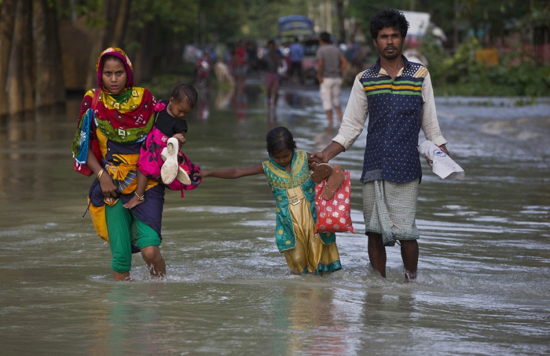 印度東北部近日暴雨成災，災情最嚴重的阿薩姆省（Assam）超過580萬人流離失所。   圖：達志影像/美聯社