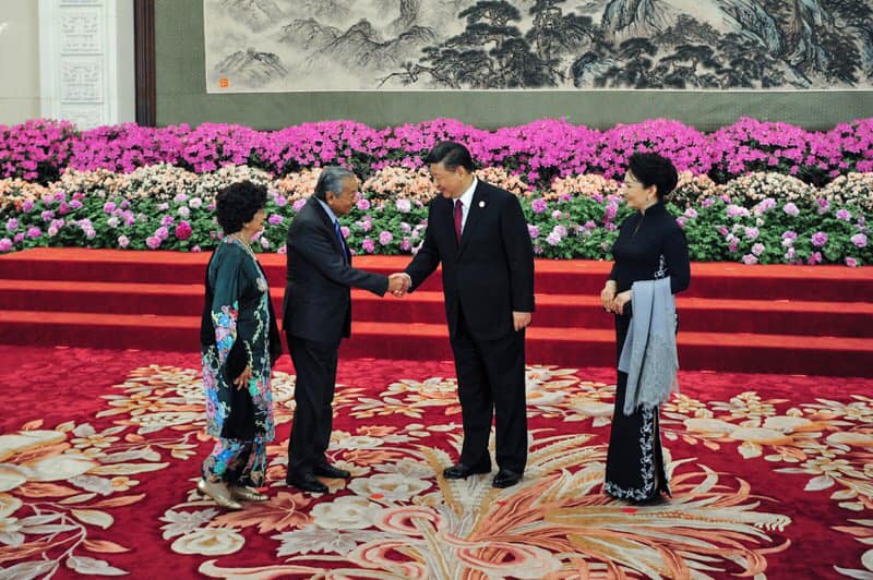 馬來西亞首相馬哈迪（左二）今年4月才與中國國家主席習近平（右二）會面，對中國態度不亢不卑。   圖：翻攝自馬哈迪臉書