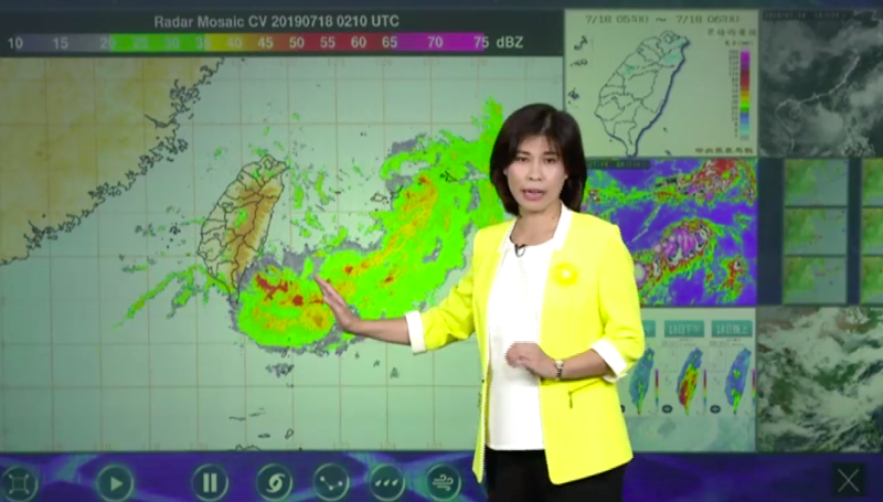氣象局簡任技正伍婉華指出，若颱風未來移動狀況若以氣象局預估的來看，最快今天深夜就可以解除海上颱風警報。   圖：截自中央氣象局直播畫面