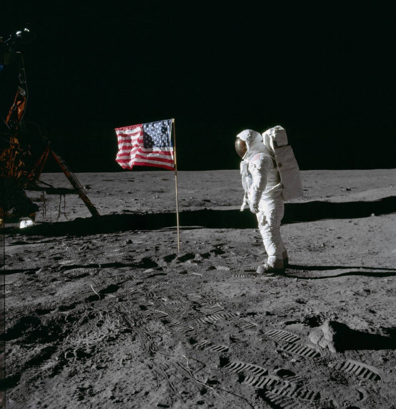 美國阿波羅11號成功登陸月球50週年，當年包括已故中華民國總統蔣介石與其他72國元首祝詞，被保存在一枚磁碟中，由阿波羅11號送上月球。   （圖取自NASA網頁nasa.gov）
