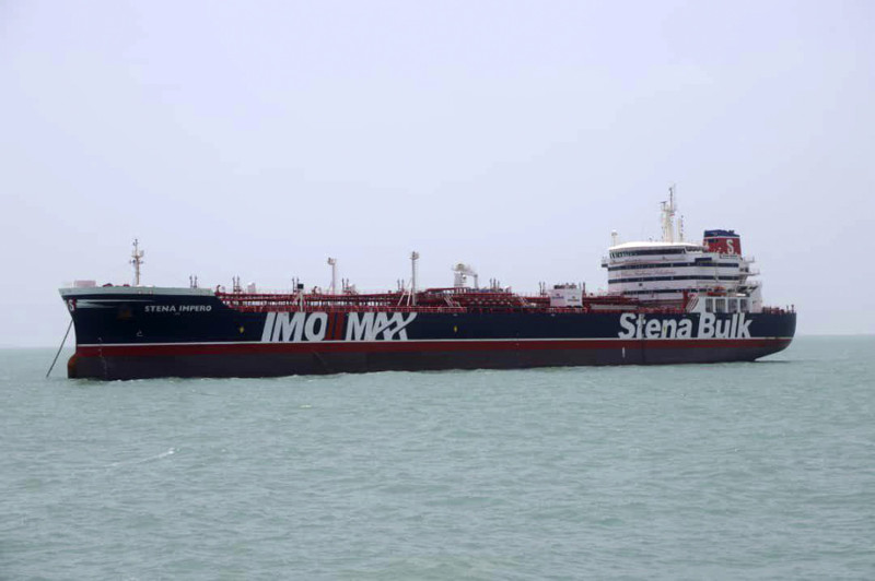 伊朗昨日以涉及漁船事故為由，在波斯灣扣押一艘英國籍油輪「史丹納帝國號」（Stena Impero），且扣押過程已公布在網路上，引起國際關注。   圖：達志影像/美聯社