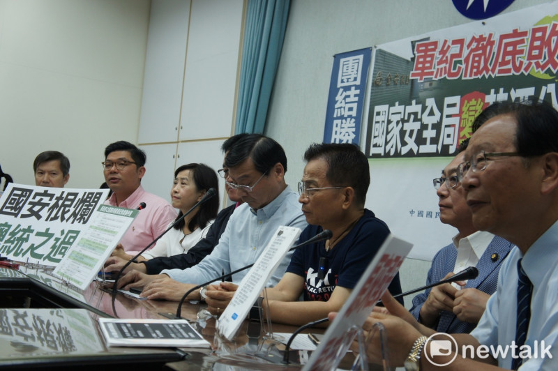 立法院國民黨團召開記者會，譴責國安局官員夾帶私菸入境事件。   圖：黃建豪/攝