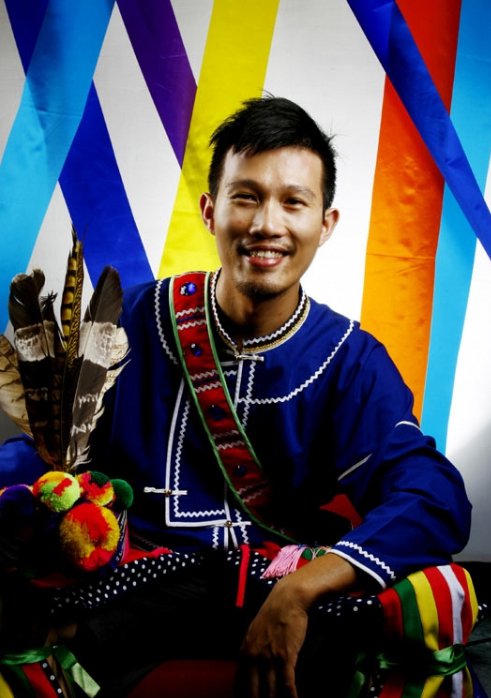 身著傳統服飾的原住民青年在嘉年華當天會有歌舞演出，展示原住民的力與美。   圖：海科館／提供
