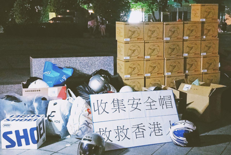 在台港生透過網路發起收集安全帽、聲援香港「反送中」運動。   圖：翻攝「香港邊城青年」臉書