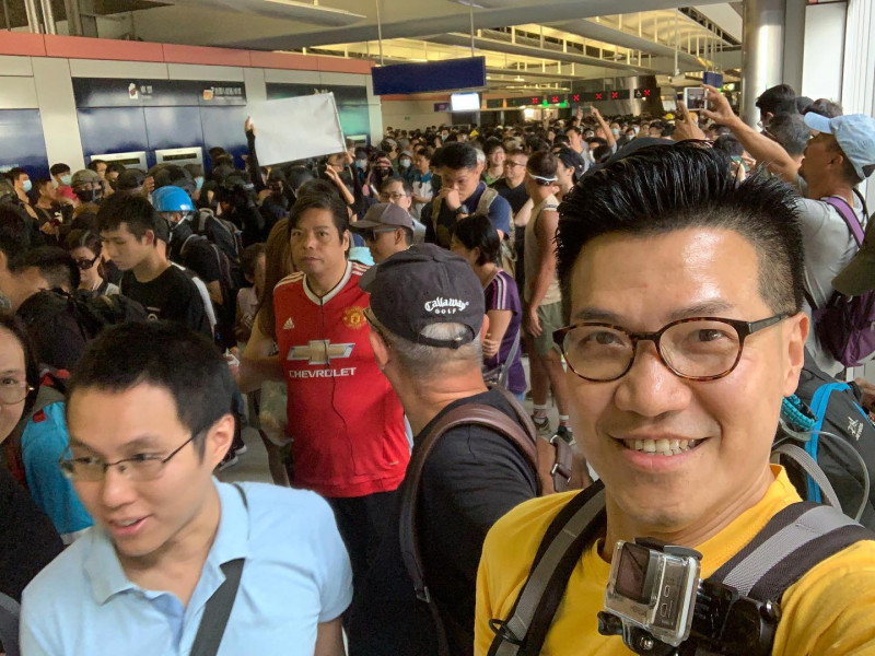 香港727「光復元朗」行動，地鐵朗屏站人潮洶湧。   圖：翻攝范國威 Gary Fan臉書