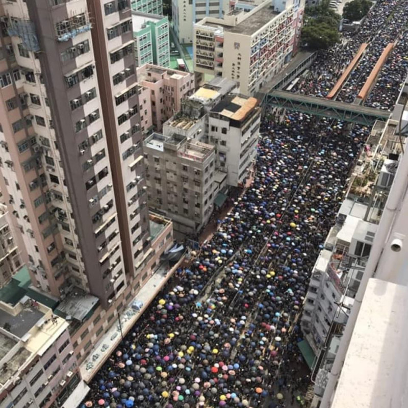 香港27日光復元朗行動近29萬人參加，但28日上環遊行則遭到駁回。   圖：翻攝范國威 Gary Fan臉書。